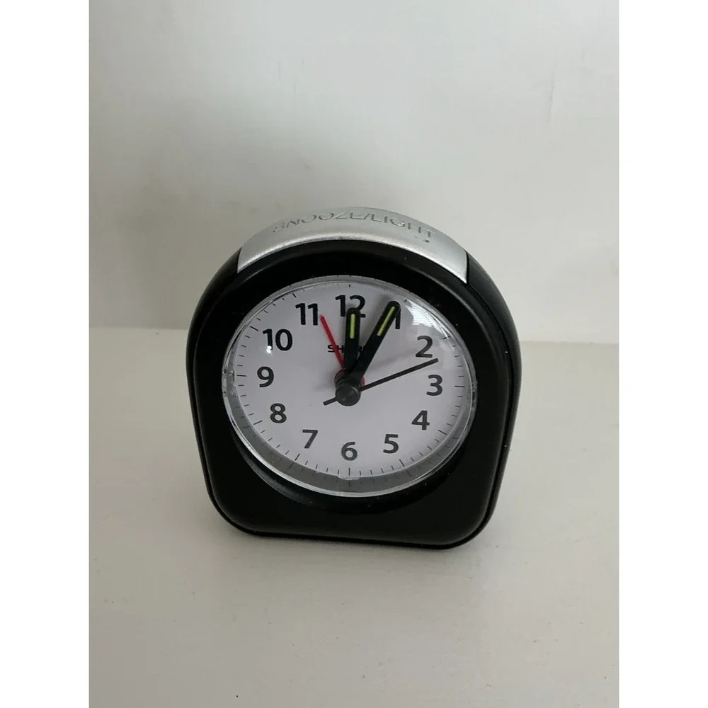 Sharp Battery Clock Bedside/Travel With  Snooze Light Button Alarm Working!